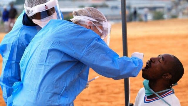 Por los casos de Omicrón en África, la OMS advirtió que hay «un riesgo muy elevado»