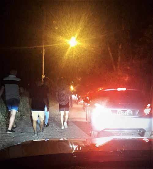 La vida en los barrios de Luján: barro, efluentes, mosquitos, perros y ruidos molestos