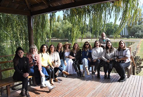 Las mujeres de A.MU.V.A. celebraron el día del Malbec con un vino destinado a becas
