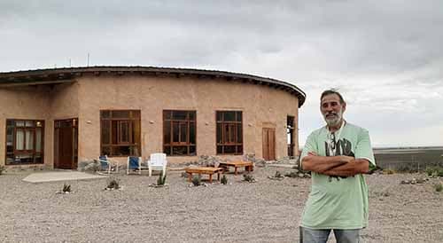 Ser emprendedor: Kondur, una posada hecha de barro en Las Compuertas