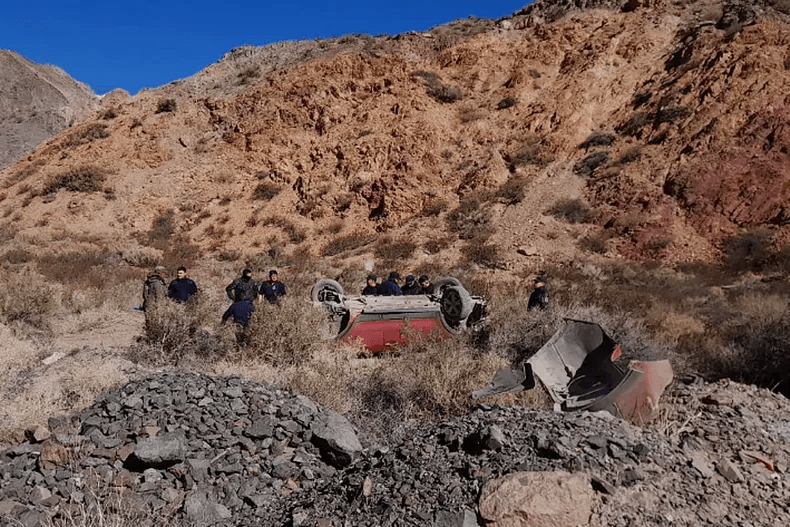 Alta montaña: 4 chilenos volcaron y hay 2 en grave estado