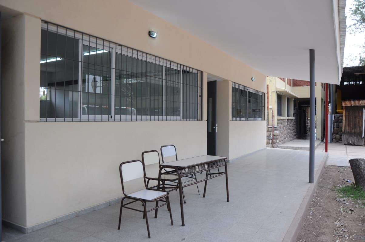 Escuela de Luján y otros departamentos, amplían las aulas.