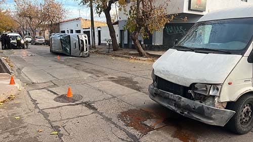 Chocaron 2 camionetas.