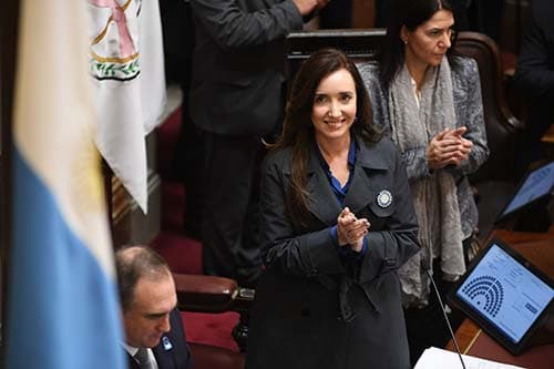 Acciones y Bonos Suben Tras la Aprobación de la Ley Bases.