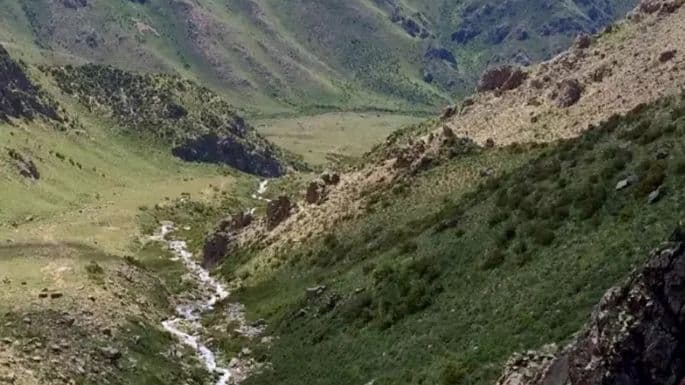 Investigan posible contaminación de un arroyo en Luján.