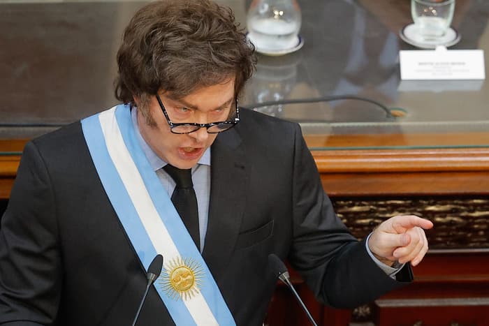 Milei anunció fuertes reformas migratorias en la Asamblea Legislativa