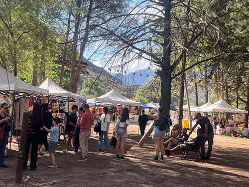 Pascua en los Bosques de Cacheuta: feria y cultura.