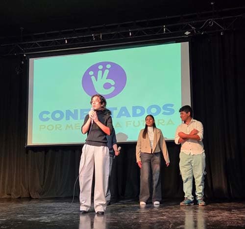 Finalizaron las Muestras Mitad de Temporada de Conectados por Mendoza Futura por toda la provincia en 2025.