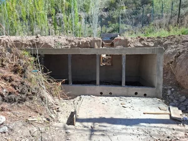 Vecinos denuncian irregularidades en una obra aluvional de Chacras de Coria