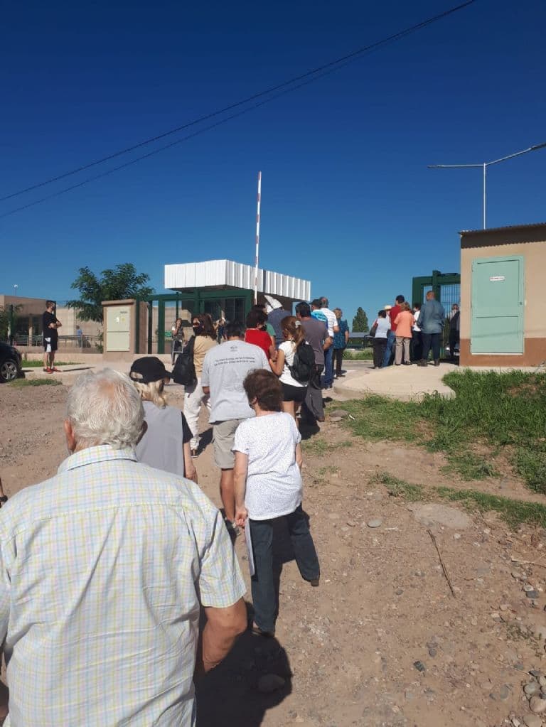 Piden que se asista 5 minutos antes al turno de vacunación en Luján