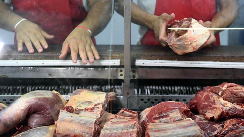Durante el partido, robaron cigarrillos y 10 kilos de carne en Luján