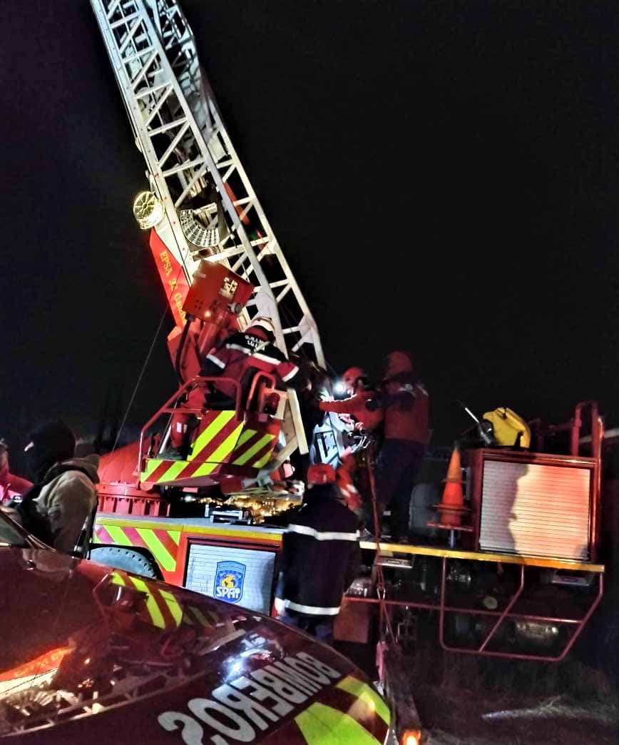 Bomberos de Luján rescató a un joven en Blanco Encalada