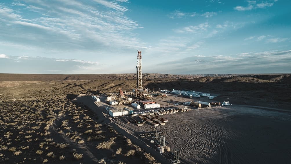 YPF explorará la extensión de Vaca Muerta y modernizará la planta de Luján