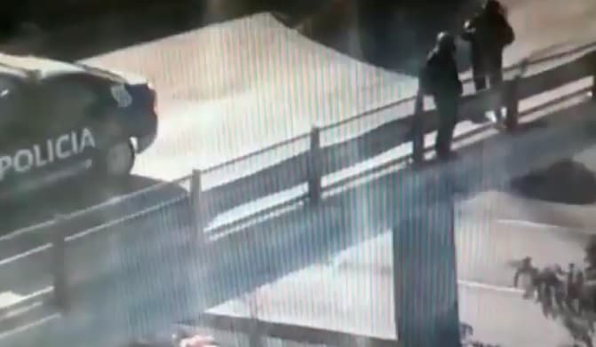 Gracias al personal policial se evitó una tragedia en el Acceso Sur