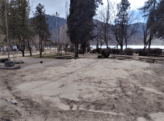 Vecinos de Potrerillos realizan una rifa para que los niños tengan donde jugar
