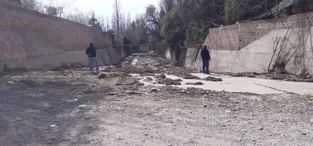 Retiraron más de 350 metros cúbicos de material del colector Sosa de Chacras de Coria