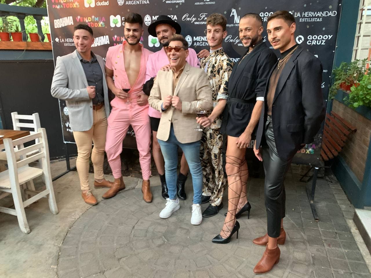 Vendimia para todxs: espectáculo y elección de rey, reina y reina drag
