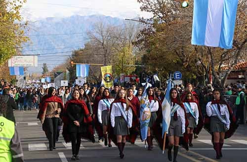Sconfienza y Alasino invitan al desfile por los 169 años de Luján.