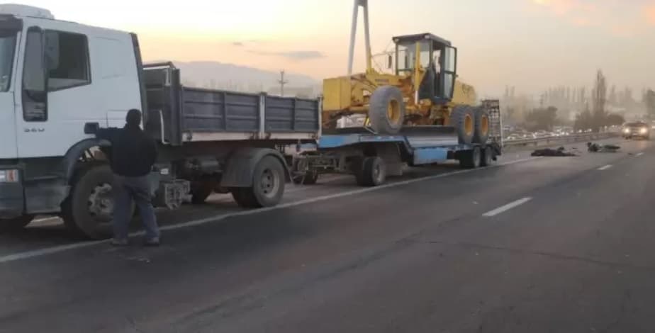 Camión en contramano en Acceso Sur, un fallecido y se dieron a la fuga