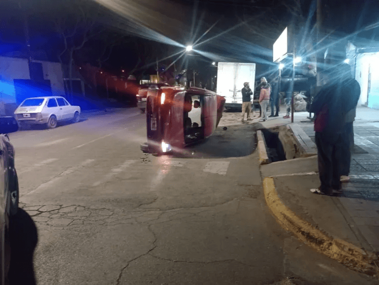 Fuerte accidente en una esquina de Luján
