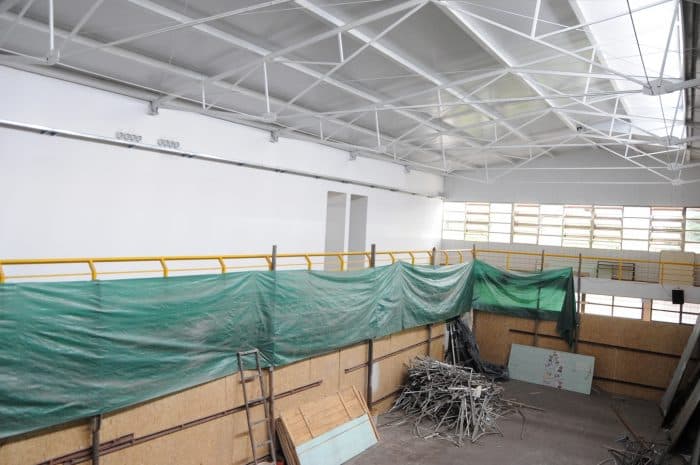 Cambian 700 m2 de techo de la escuela Nicolás Avellaneda de Luján de Cuyo