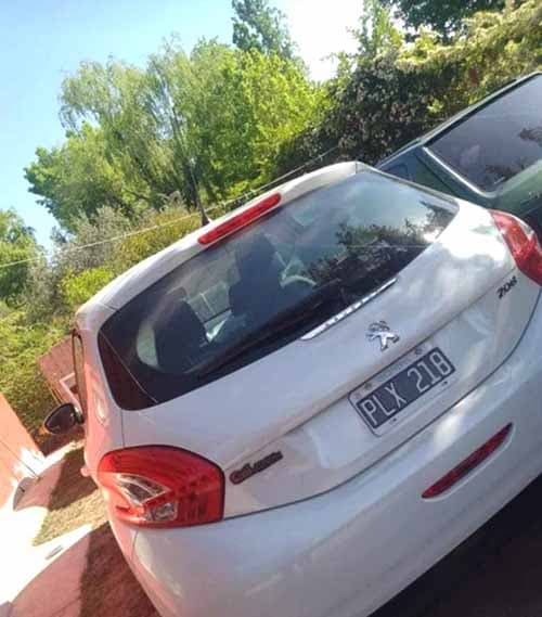 En un segundo: Fue a guardar el auto y se lo robaron