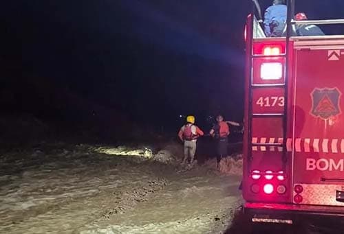 Una pareja fue salvada tras la crecida en Ugarteche