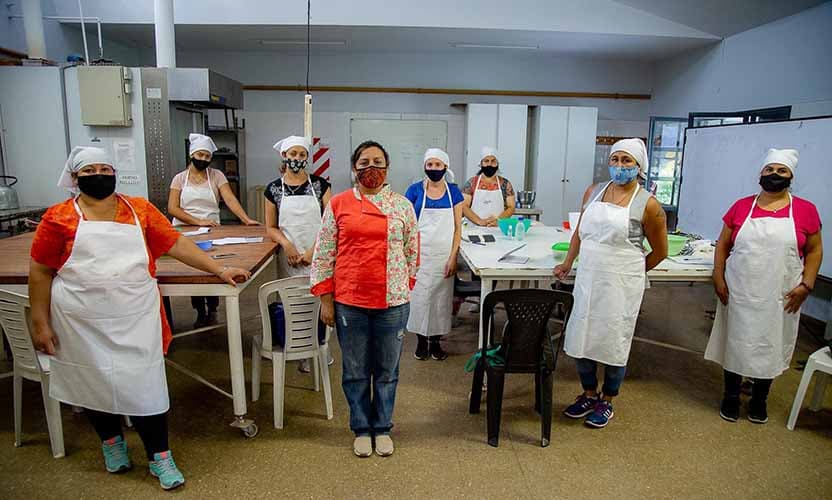 Un taller de Panadería Navideña en Luján promueve el trabajo femenino