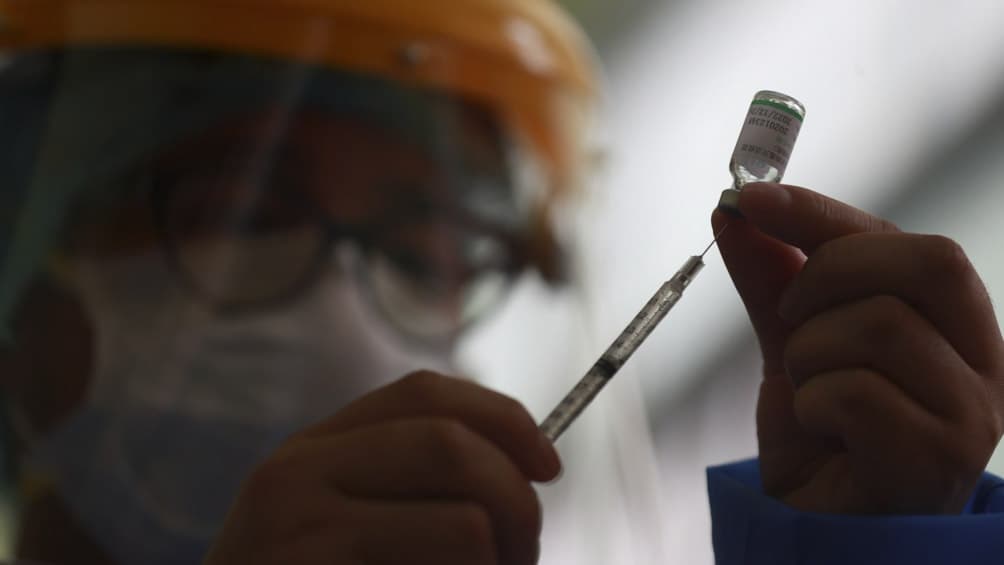 En orden de cinco grupos vacunarán a los docentes y personal de educación