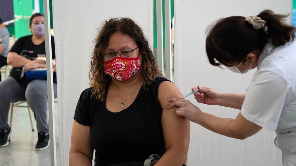Un nuevo pico de contagios en Argentina supera los 20.000 casos en 24 horas