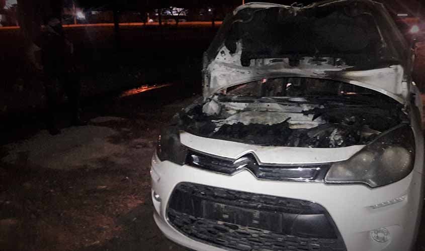 Un vehículo se incendió en Carrodilla