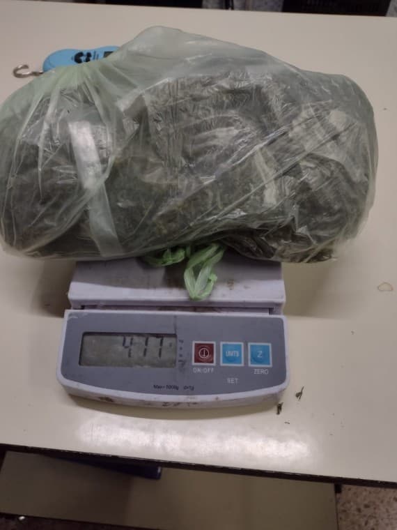 Les descubrieron marihuana al evadir un control en Luján