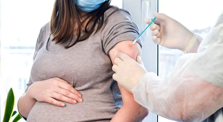 Comienza la vacunación a embarazadas de riesgo mayores de 18 años