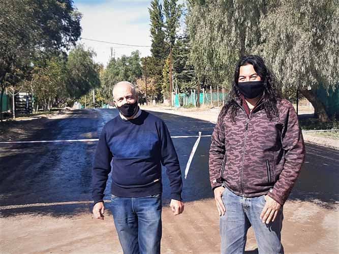 Rubén Lázaro recorrió obra de asfalto gestionada junto a vecinos