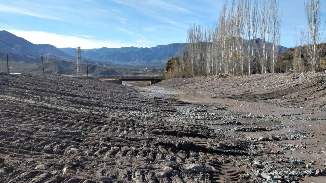 Hidráulica completó tareas sobre el río Blanco en Potrerillos