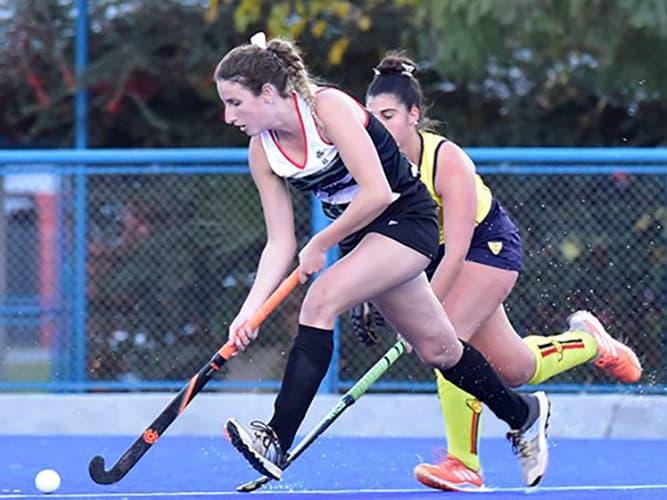 Las canarias golearon y volaron a la cima del torneo de hockey