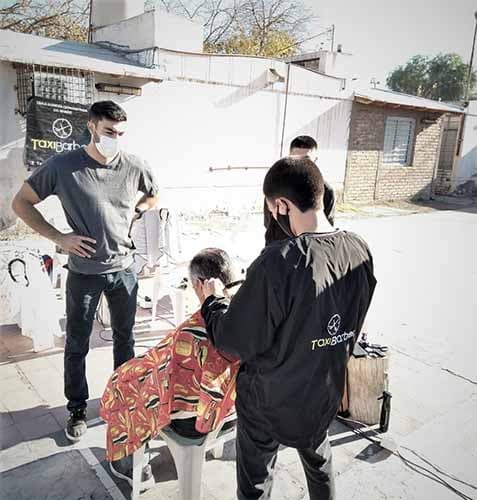 El domingo cortarán gratis el cabello en Los Alerces