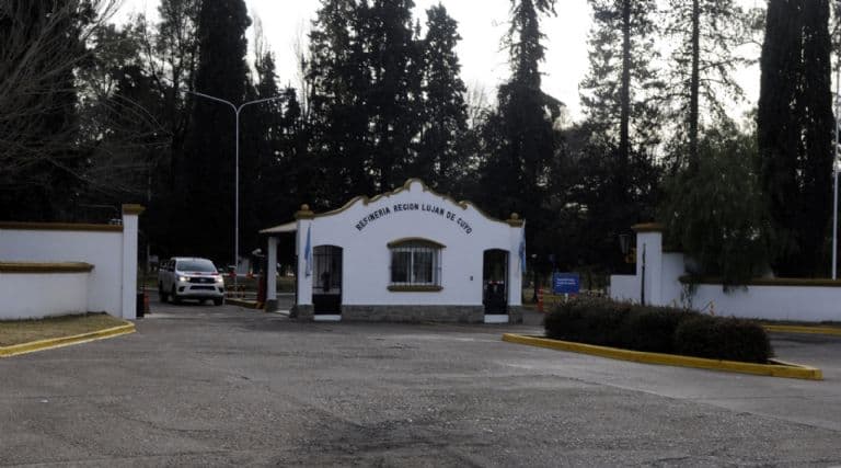 Los bajaron del auto para robarles en Luján