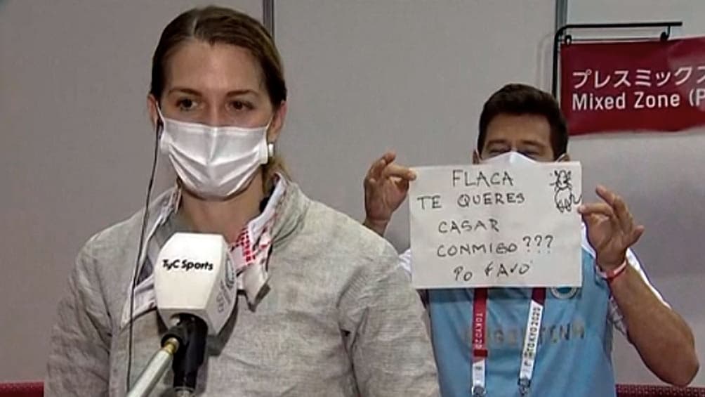 Le pidió casamiento en vivo a la esgrimista argentina