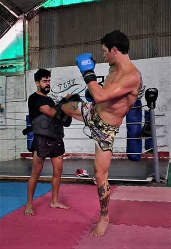 El kickboxer Emanuel Ramponi se sumó al boxeo profesional