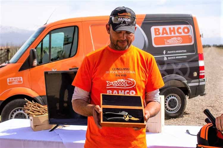 El mejor podador de Mendoza trabaja en Luján