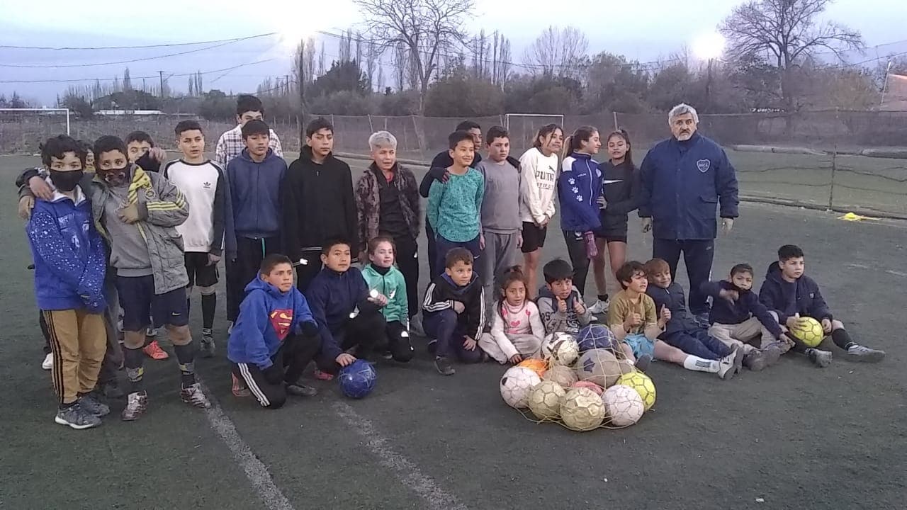 Están abiertas las becas para niños y niñas que quieran jugar futbol