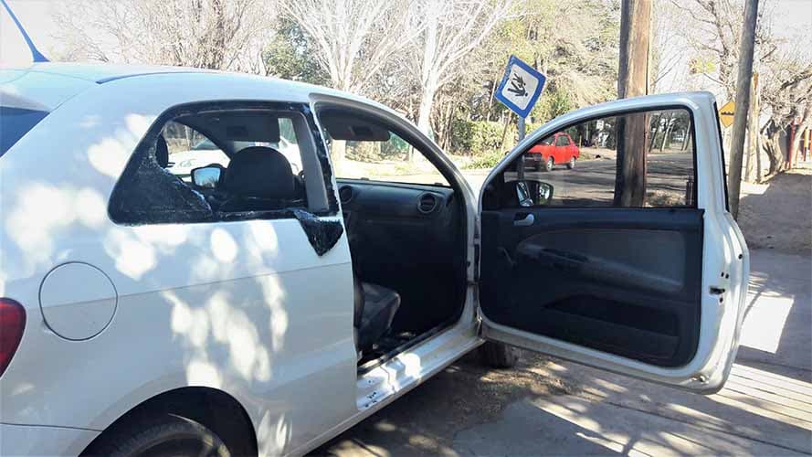 Robaron pertenencias de un vehículo en Perdriel