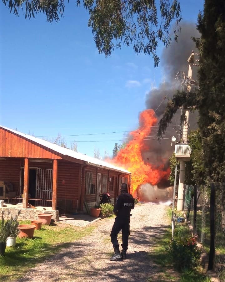 Se incendió una cabaña en Las Compuertas