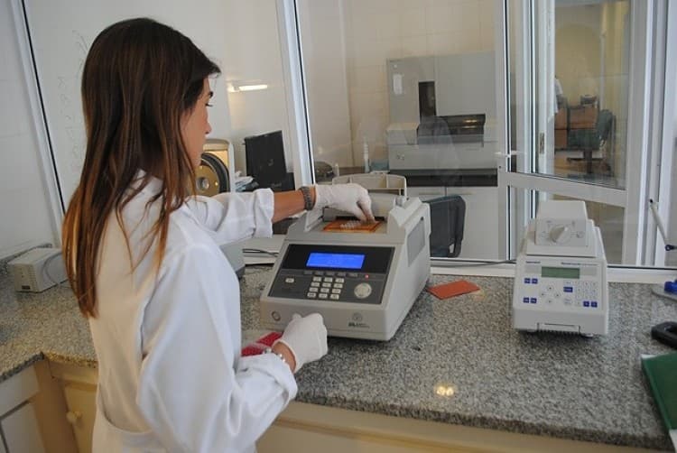 Bioquímicos advierten la grave situación del sector por indiferencia del PAMI