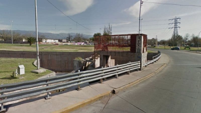 Obligó a su ex a subir al auto y terminó chocando en el Corredor