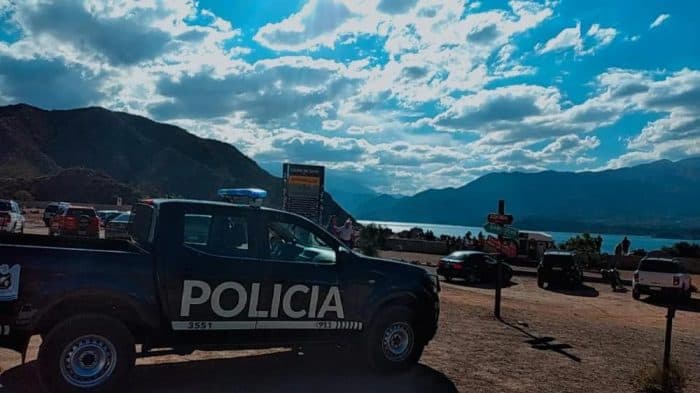 Encendieron la radio y ahora son investigados por tener relaciones en Luján