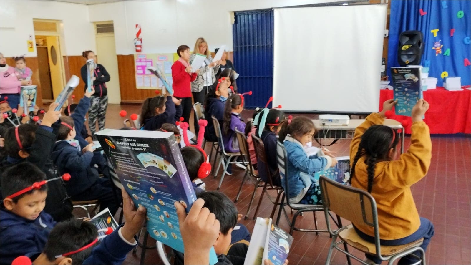 El libro «Klofky 2» llegó a una escuela de Luján