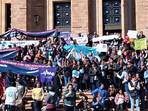 Terapeutas de discapacidad se manifestaron por falta de pagos
