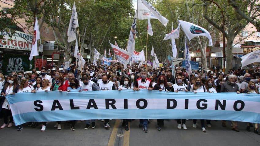 Docentes vuelven al paro por 72 horas desde el lunes